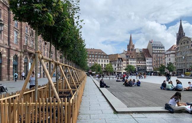 An ephemeral farmhouse on the Place Kléber in Strasbourg.  September 1, 2020. 