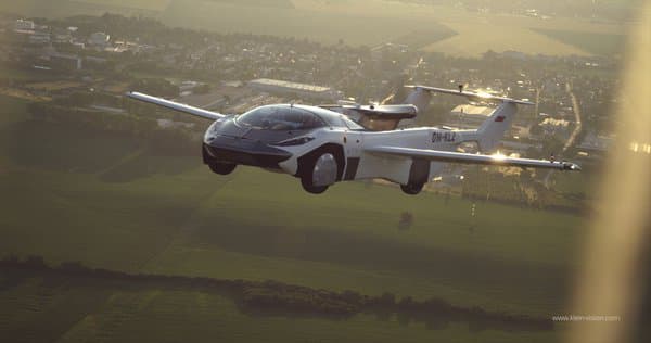 AirCar flew 2500 meters above sea level and 185 km / h.  The flight took 35 minutes