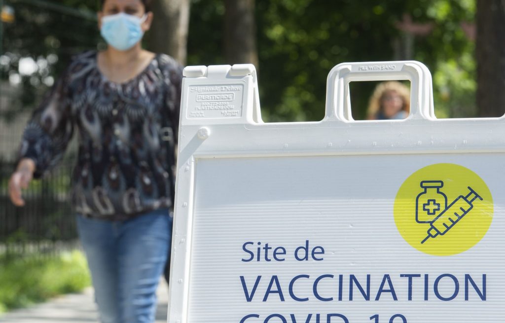 A third dose of the vaccine is possible for travelers