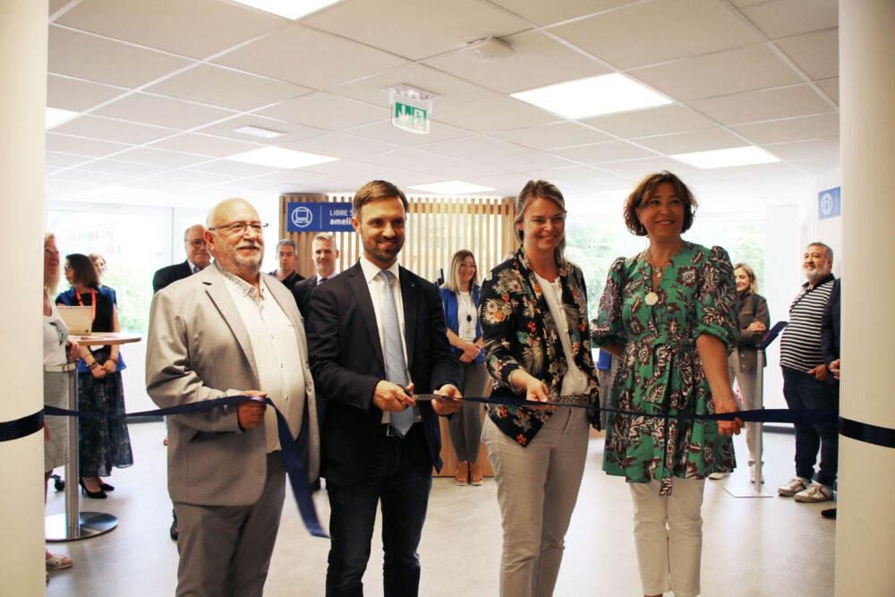 Francis Orosco (Chairman of the Council of CPAM Isère), Julien Polat (Mayor of Voiron), Elodie Jacquier Laforge (MP of Isère) and Helen Cardinale (Director of CPAM Isère) inaugurated the new building for Assurance- Illness.  © CPAM from Isère