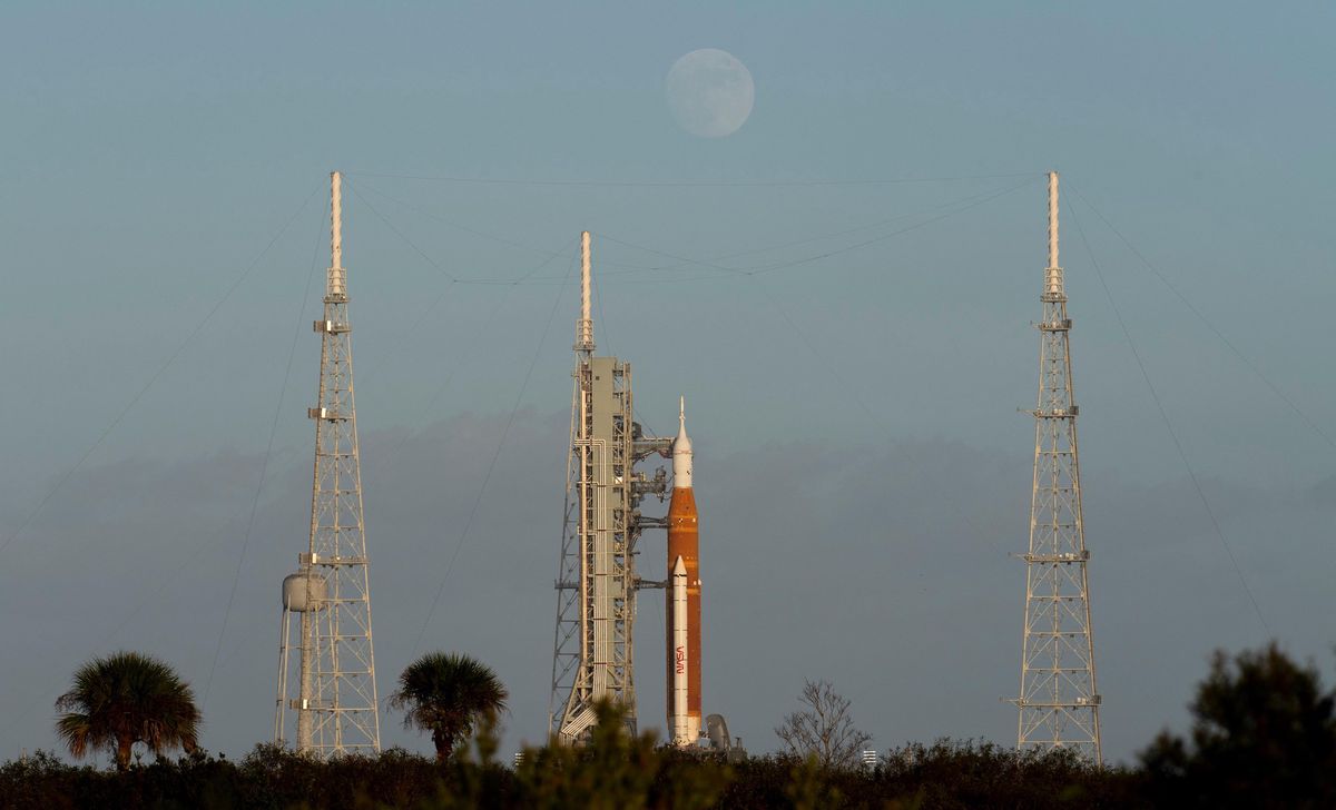 On Monday, NASA decided, based on forecasts available at the time, to leave the rocket on the launch pad, where it was placed for only a few days.